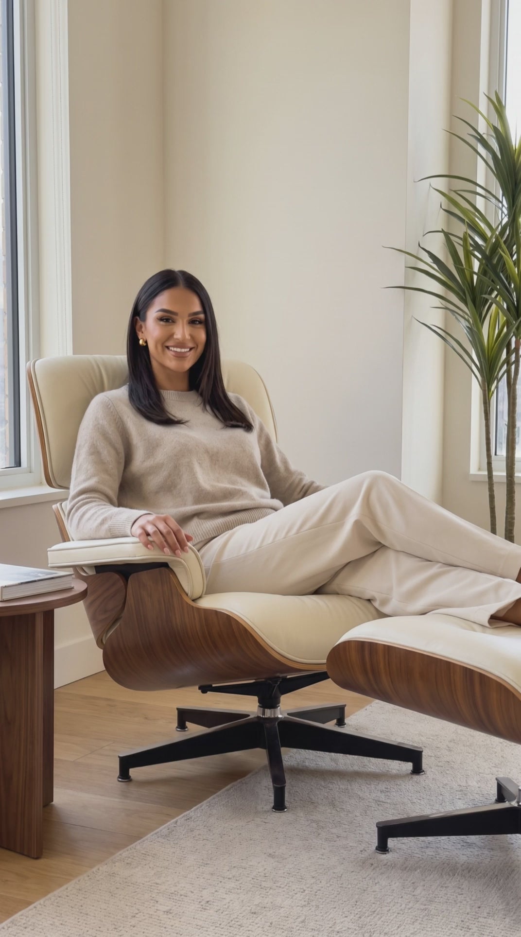 eames_xl_lounge_chair_ottoman_walnut_wood_ivory_white_1 video